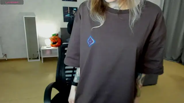 Snapshot of tattoo_art_baby chatting on 11/07/25, 01:38 tattoo art baby online show from 11/07/25, 01:38