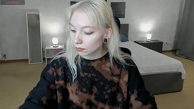 Snapshot of tattoo_art_baby chatting on 11/25/25, 04:45 tattoo art baby online show from 11/25/25, 04:45