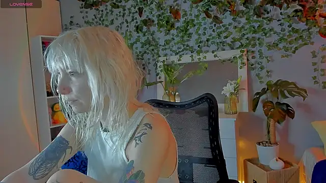 Snapshot of tattoo_art_baby chatting on 06/17/26, 01:52 tattoo art baby online show from 06/17/26, 01:52