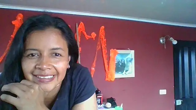 Snapshot of DianaOchoa_ chatting on 10/23/25, 07:34 DianaOchoa online show from 10/23/25, 07:34