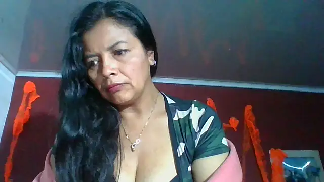 Snapshot of DianaOchoa_ chatting on 10/24/25, 10:33 DianaOchoa online show from 10/24/25, 10:33