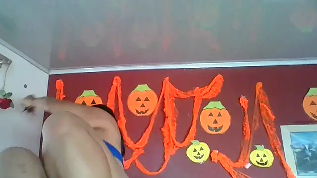 Snapshot of DianaOchoa_ chatting on 10/28/25, 08:33 DianaOchoa online show from 10/28/25, 08:33