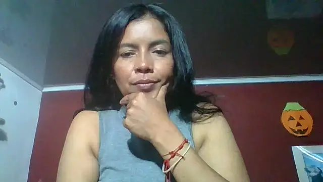 Snapshot of DianaOchoa_ chatting on 11/06/25, 03:40 DianaOchoa online show from 11/06/25, 03:40