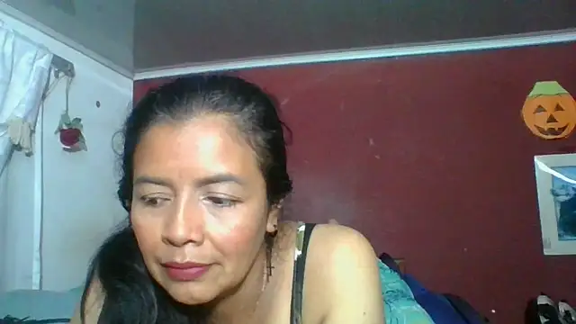 Snapshot of DianaOchoa_ chatting on 11/10/25, 03:27 DianaOchoa online show from 11/10/25, 03:27