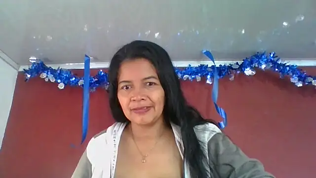 Snapshot of DianaOchoa_ chatting on 11/18/25, 12:31 DianaOchoa online show from 11/18/25, 12:31