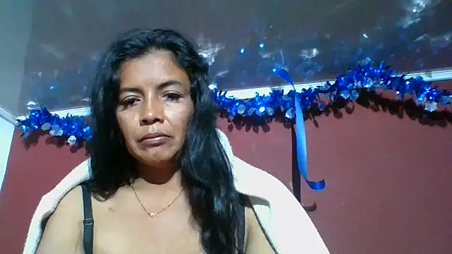 Snapshot of DianaOchoa_ chatting on 12/01/25, 10:42 DianaOchoa online show from 12/01/25, 10:42