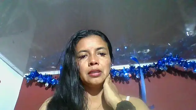 Snapshot of DianaOchoa_ chatting on 12/04/25, 04:33 DianaOchoa online show from 12/04/25, 04:33