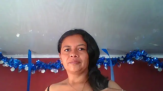 Snapshot of DianaOchoa_ chatting on 12/15/25, 12:31 DianaOchoa online show from 12/15/25, 12:31