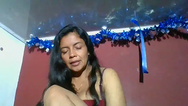 Snapshot of DianaOchoa_ chatting on 12/20/25, 08:21 DianaOchoa online show from 12/20/25, 08:21