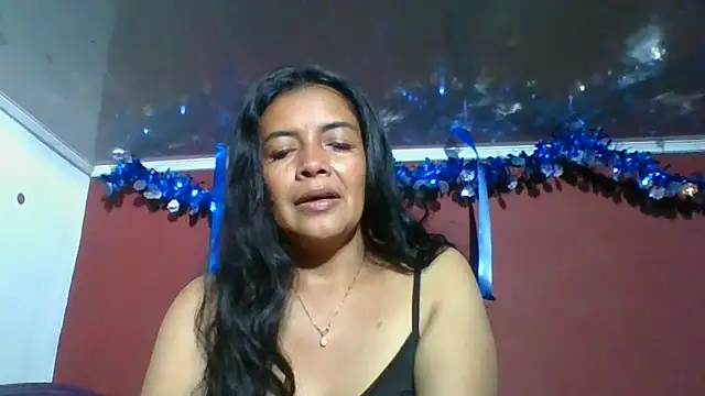 Snapshot of DianaOchoa_ chatting on 12/23/25, 02:20 DianaOchoa online show from 12/23/25, 02:20