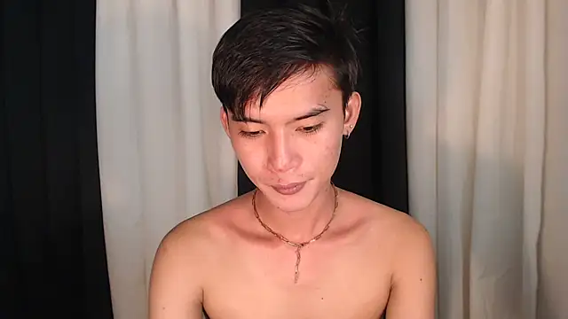 Snapshot of asian_dai chatting on 12/17/25, 10:10 asian dai online show from 12/17/25, 10:10