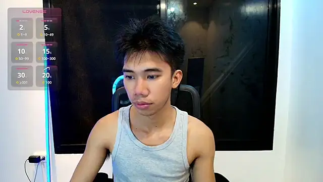 Snapshot of Ur_pinoyhotbrix chatting on 10/28/25, 02:20 Ur pinoyhotbrix online show from 10/28/25, 02:20