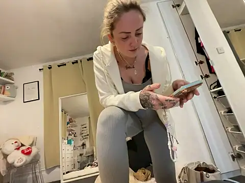 Snapshot of SofiaaBlackk chatting on 11/10/25, 05:34 SofiaaBlackk online show from 11/10/25, 05:34