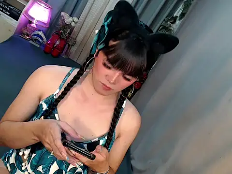 Snapshot of Xbellatrix24 chatting on 12/19/25, 05:36 Xbellatrix24 online show from 12/19/25, 05:36