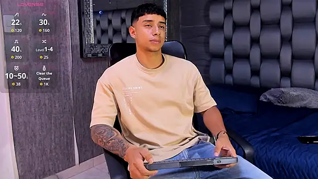 Snapshot of jaze_bradley chatting on 09/15/25, 11:32 jaze bradley online show from 09/15/25, 11:32