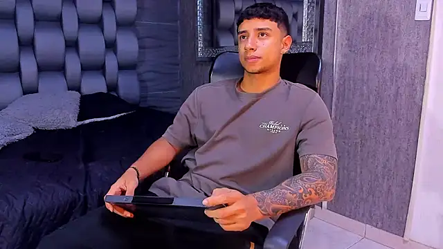 Snapshot of jaze_bradley chatting on 09/18/25, 11:34 jaze bradley online show from 09/18/25, 11:34