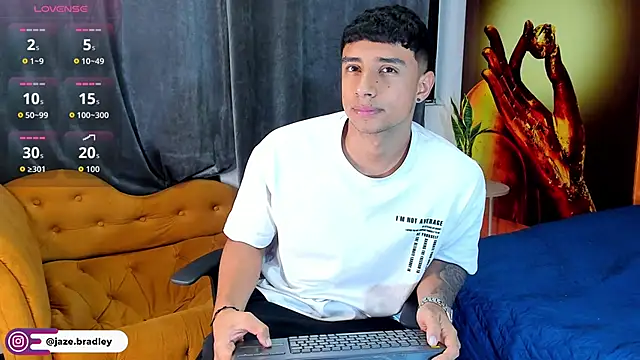 Snapshot of jaze_bradley chatting on 10/14/25, 11:33 jaze bradley online show from 10/14/25, 11:33