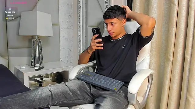 Snapshot of jaze_bradley chatting on 11/04/25, 11:42 jaze bradley online show from 11/04/25, 11:42