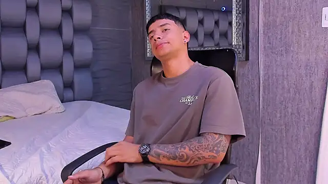 Snapshot of jaze_bradley chatting on 11/12/25, 11:32 jaze bradley online show from 11/12/25, 11:32