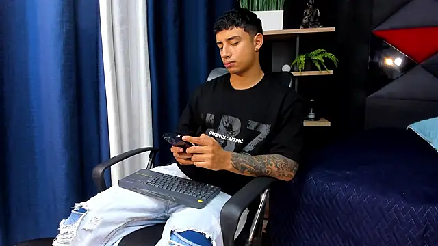 Snapshot of jaze_bradley chatting on 11/19/25, 11:32 jaze bradley online show from 11/19/25, 11:32