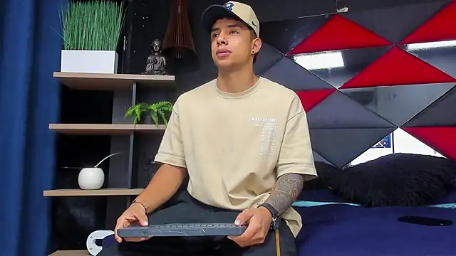 Snapshot of jaze_bradley chatting on 11/24/25, 11:21 jaze bradley online show from 11/24/25, 11:21