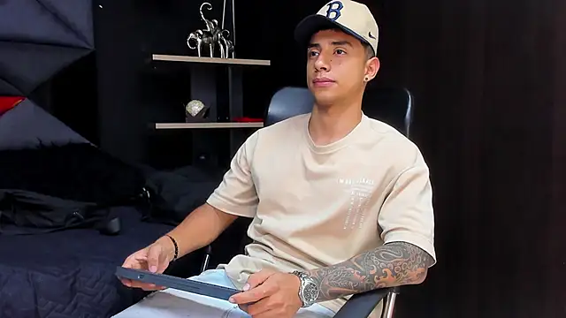 Snapshot of jaze_bradley chatting on 12/04/25, 11:30 jaze bradley online show from 12/04/25, 11:30