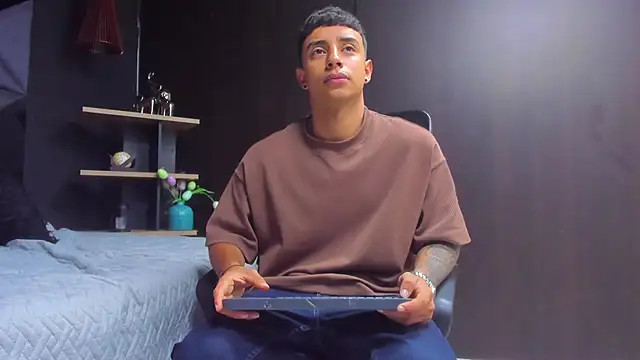 Snapshot of jaze_bradley chatting on 12/15/25, 11:25 jaze bradley online show from 12/15/25, 11:25