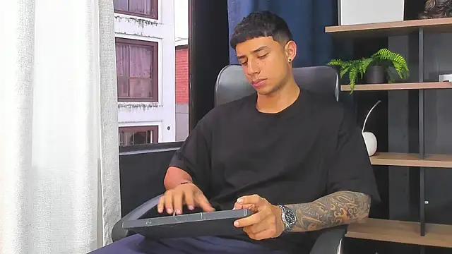 Snapshot of jaze_bradley chatting on 12/18/25, 11:16 jaze bradley online show from 12/18/25, 11:16