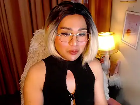 urmidnightcravingsxx online show from 04/14/26, 12:49