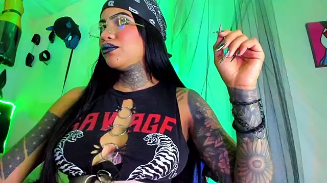 Snapshot of mia_carter88 chatting on 11/18/25, 02:21 mia carter88 online show from 11/18/25, 02:21