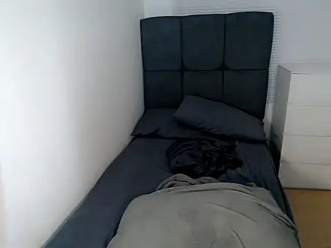 holly tabby online show from 12/19/25, 11:56