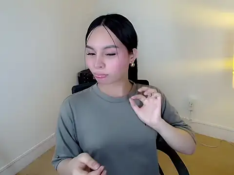 holly tabby online show from 02/01/26, 10:19