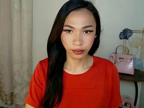 Snapshot of Annaloula chatting on 11/19/25, 01:33 Annaloula online show from 11/19/25, 01:33