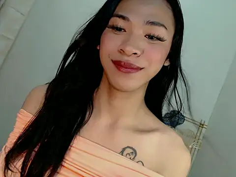 Snapshot of Annaloula chatting on 11/21/25, 05:55 Annaloula online show from 11/21/25, 05:55