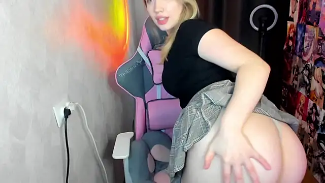 NicoleRiccii online show from 06/11/26, 04:16