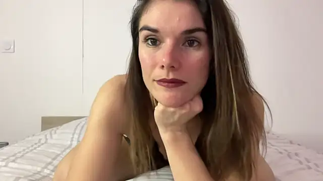 Snapshot of Caro663 chatting on 12/15/25, 08:13 Caro663 online show from 12/15/25, 08:13