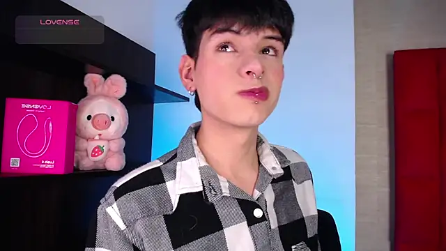 Ezra Storm online show from 12/17/25, 04:40