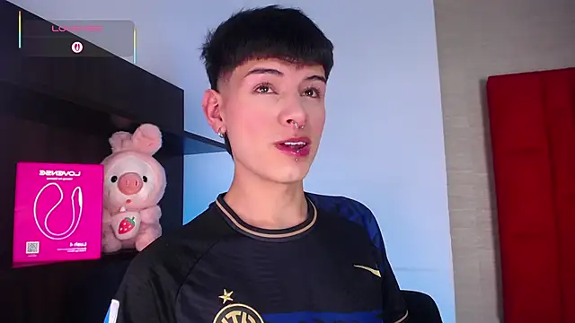 Ezra Storm online show from 12/23/25, 05:49