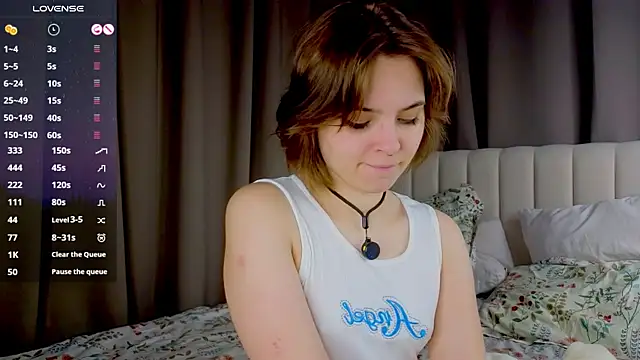 PolIyBowman online show from 10/12/25, 03:11