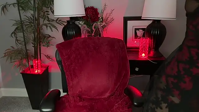 ItsNikki online show from 03/12/26, 06:14