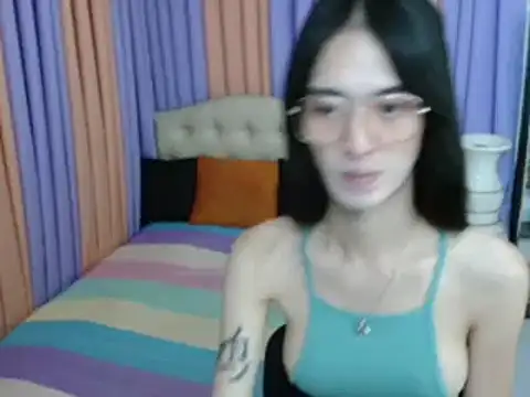 Snapshot of XxTsUncutAskaxX chatting on 12/14/25, 05:07 XxTsUncutAskaxX online show from 12/14/25, 05:07