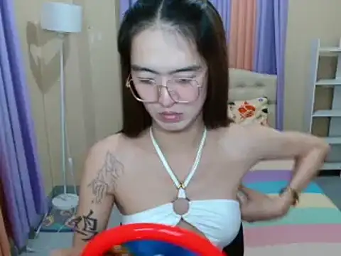 Snapshot of XxTsUncutAskaxX chatting on 06/18/26, 04:11 XxTsUncutAskaxX online show from 06/18/26, 04:11