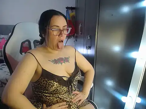 Snapshot of sweet_adele_ chatting on 10/24/25, 02:57 sweet adele  online show from 10/24/25, 02:57
