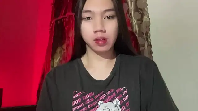 Snapshot of kat_mire chatting on 09/19/25, 05:35 kat mire online show from 09/19/25, 05:35