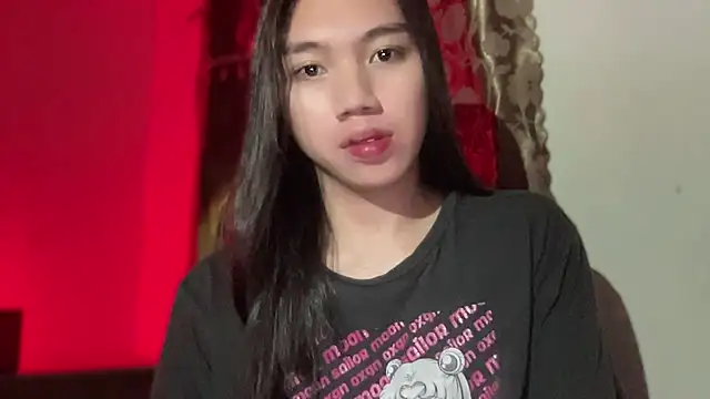 Snapshot of kat_mire chatting on 10/13/25, 05:35 kat mire online show from 10/13/25, 05:35