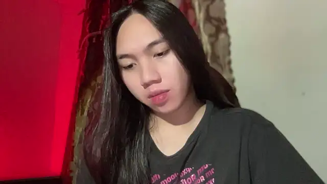 Snapshot of kat_mire chatting on 10/21/25, 05:57 kat mire online show from 10/21/25, 05:57