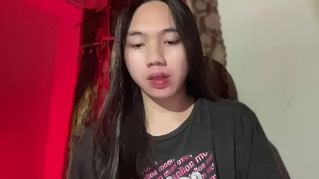 Snapshot of kat_mire chatting on 10/23/25, 04:39 kat mire online show from 10/23/25, 04:39