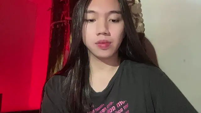 Snapshot of kat_mire chatting on 10/31/25, 05:03 kat mire online show from 10/31/25, 05:03