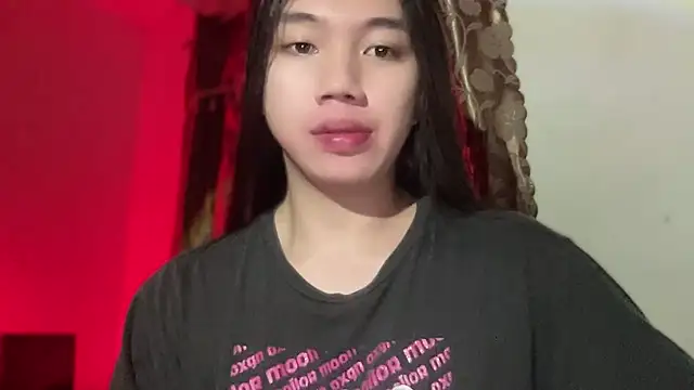 Snapshot of kat_mire chatting on 11/05/25, 05:57 kat mire online show from 11/05/25, 05:57