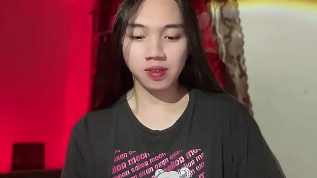 Snapshot of kat_mire chatting on 11/07/25, 05:02 kat mire online show from 11/07/25, 05:02